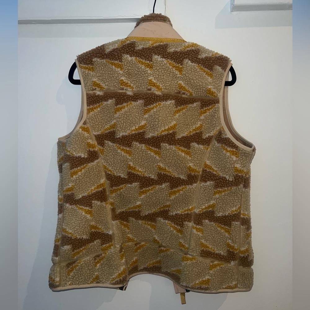 Patagonia Tan and Yellow Patterned Fleece Vest - Picture 2 of 4
